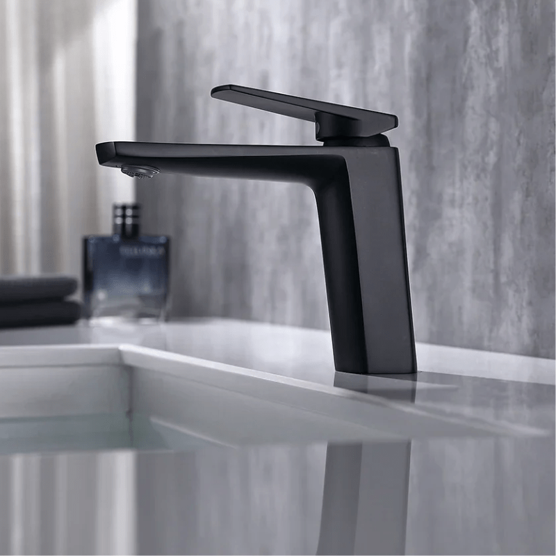 Mitigeur de salle de bain or brossé carré avec poignée latérale – laiton massif, régulation fluide et style moderne - Focett