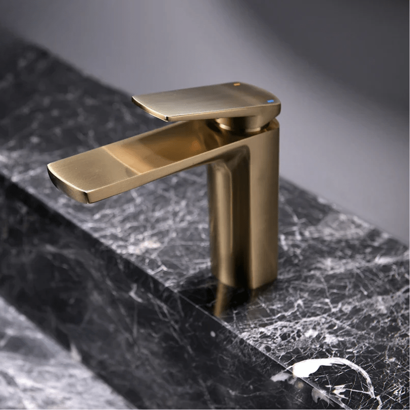 Mitigeur de salle de bain or brossé carré avec poignée latérale – laiton massif, régulation fluide et style moderne - Focett
