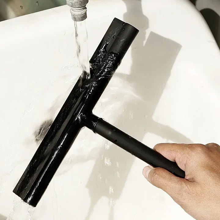 Raclette noire pour salle de bain multi - surfaces avec crochet - Focett