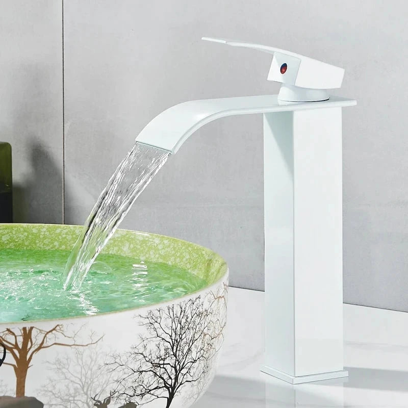 Mitigeur de salle de bain noir mat à bec cascade – jet doux, poignée latérale et finition résistante - Focett