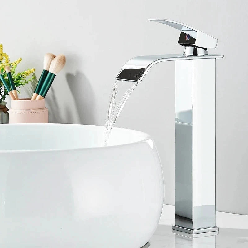 Robinet mitigeur de salle de bain noir mat à bec cascade – jet doux, poignée latérale et finition résistante - Focett