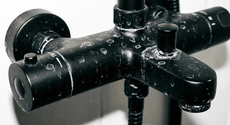 Comment enlever le calcaire sur une colonne de douche ?