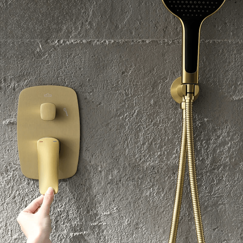 Colonne de douche encastrable or brossé avec mitigeur thermostatique - design minimaliste et jet pluie doux - Focett