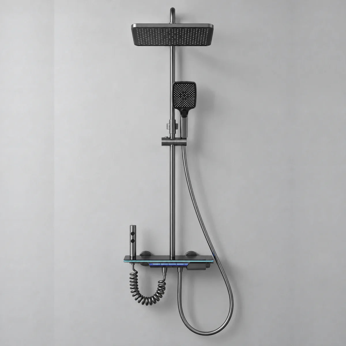 Colonne de douche thermostatique Focett, vue de face sur fond gris clair