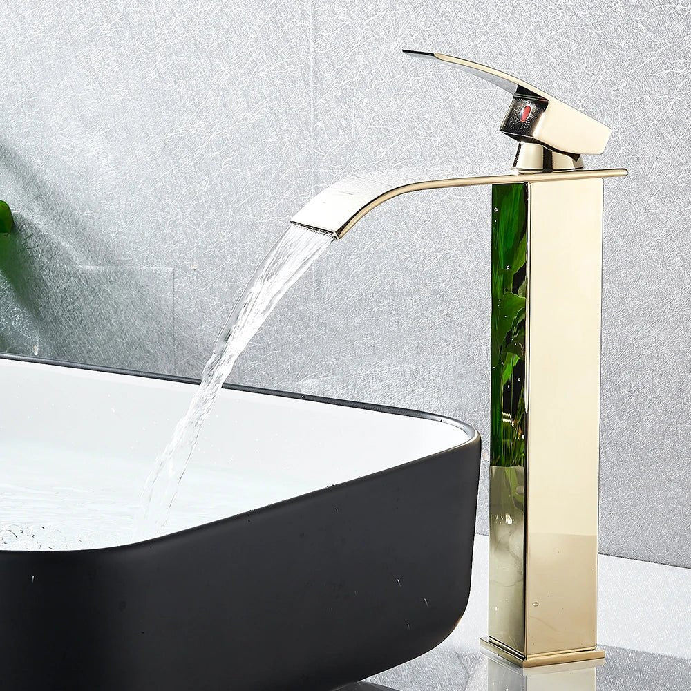 Mitigeur de salle de bain noir mat à bec cascade – jet doux, poignée latérale et finition résistante - Focett