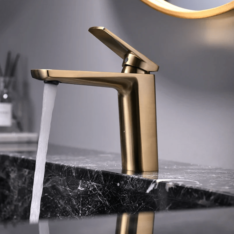 Mitigeur de salle de bain or brossé carré avec poignée latérale – laiton massif, régulation fluide et style moderne - Focett