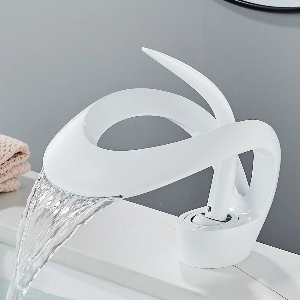 Mitigeur salle de bain noir mat cascade en laiton – double régulation, style contemporain et finitions variées - Focett