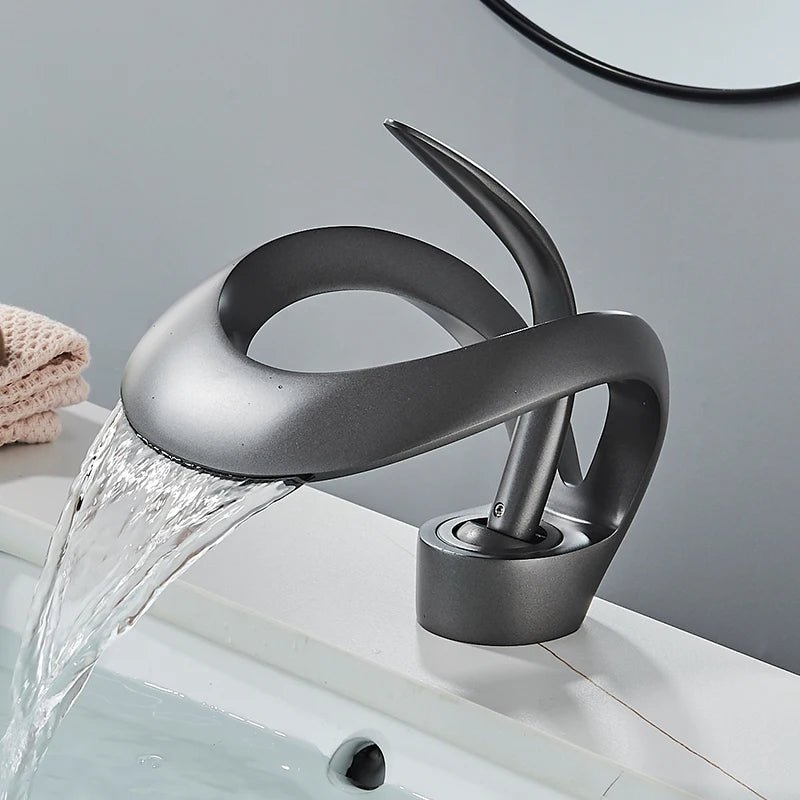Mitigeur salle de bain noir mat cascade en laiton – double régulation, style contemporain et finitions variées - Focett