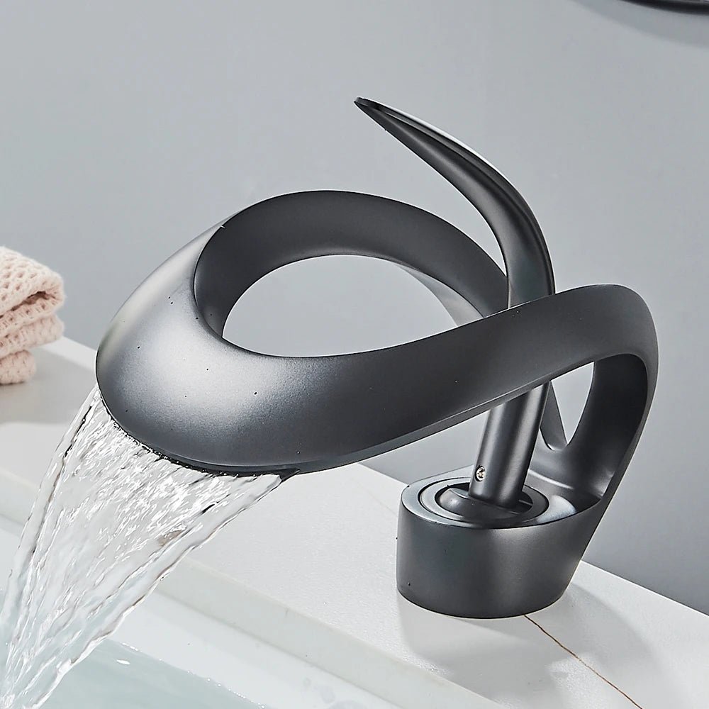 Mitigeur salle de bain noir mat cascade en laiton – double régulation, style contemporain et finitions variées - Focett